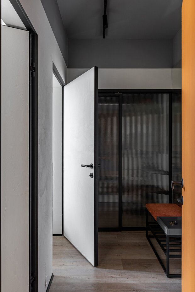 Фотография: Прихожая в стиле Лофт, Современный, Минимализм, Малогабаритная квартира, Квартира, Проект дня, Калининград, 1 комната, до 40 метров, Юлия Смышляева – фото на INMYROOM