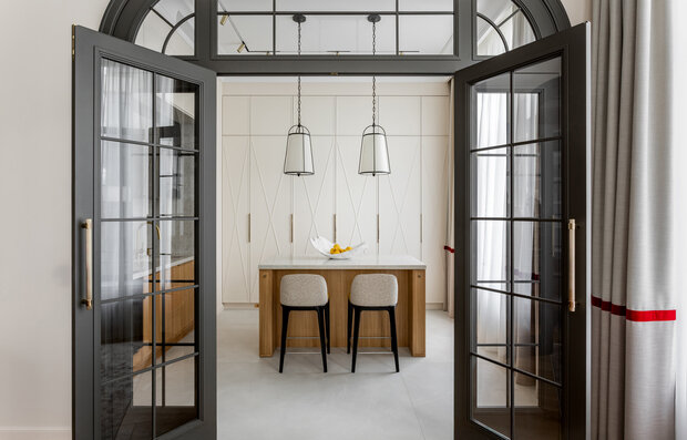 Фотография: Кухня и столовая в стиле Классический, Современный, Квартира, Проект дня, Москва, 4 и больше, Более 90 метров, Виктория Колесникова – фото на INMYROOM