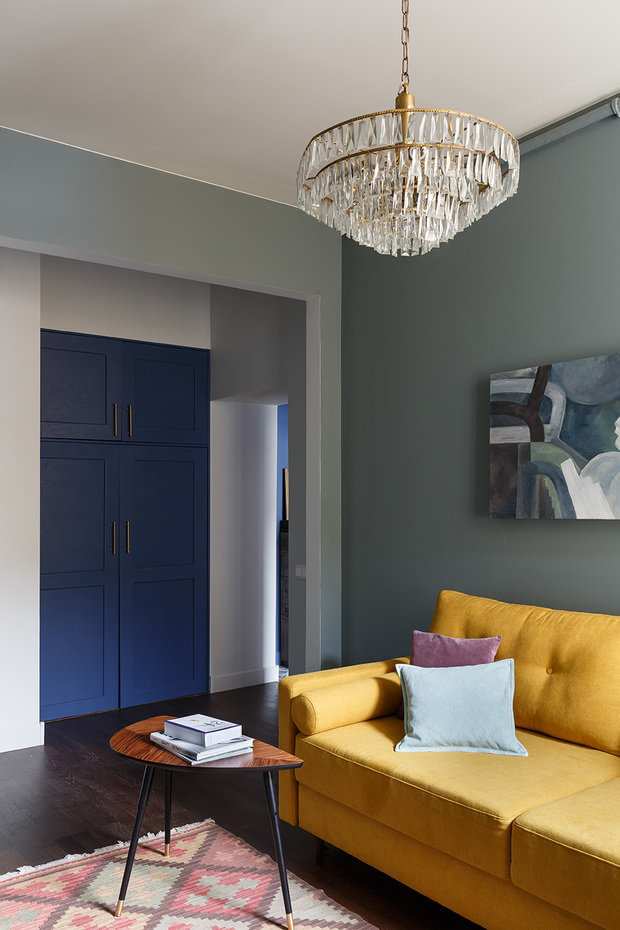 Фотография: Гостиная в стиле Минимализм, Современный, Эклектика, Малогабаритная квартира, Квартира, Проект недели, Санкт-Петербург, Кирпичный дом, Катя Алагич, Илья Гульянц, El Born Studio, 3 комнаты, 40-60 метров, Иван Сорокин – фото на INMYROOM