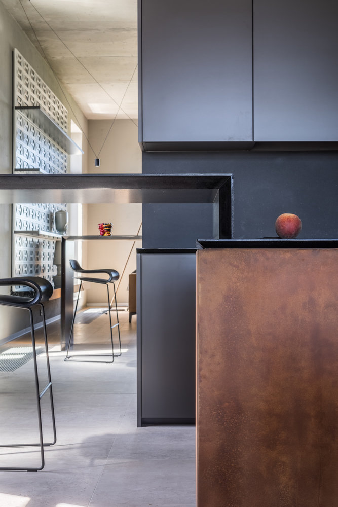 Фотография: Кухня и столовая в стиле Лофт, Квартира, Проект недели, Санкт-Петербург, Монолитный дом, ЖК «Смольный парк», 3 комнаты, Более 90 метров, MK-Interio – фото на INMYROOM Фотография: Кухня и столовая в стиле Лофт, Квартира, Проект недели, Санкт-Петербург, Монолитный дом, ЖК «Смольный парк», 3 комнаты, Более 90 метров, MK-Interio – фото на INMYROOM