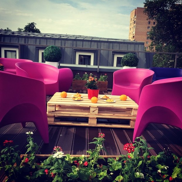 Фото из портфолио Оформление веранды флагманского шоу-рума дизайнерской мебели COSMORELAX – фотографии дизайна интерьеров на INMYROOM