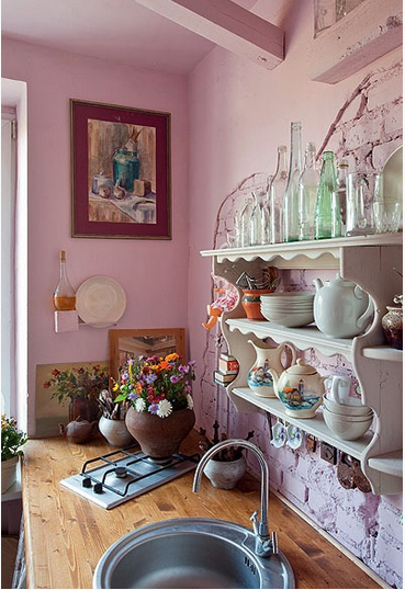 Фотография: Кухня и столовая в стиле Прованс и Кантри, Малогабаритная квартира, Квартира, Россия, Ландшафт, Планировки, Аксессуары, Декор, Мебель и свет, Белый, Москва, Бежевый, Dulux, Розовый, перепланировка двушки, Трехгорная мануфактура, Гранд, Татьяна Апрельская (Мхитарян), антресольные спальни, трешка из двушки, многодетный дизайнер – фото на INMYROOM