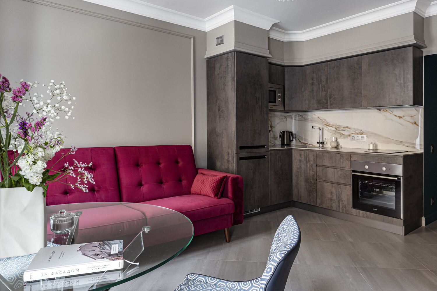 Фотография: Кухня и столовая в стиле Современный, Малогабаритная квартира, Квартира, Проект недели, Санкт-Петербург, Кирпичный дом, 2 комнаты, 40-60 метров, Дарья Ртищева – фото на INMYROOM Фотография: Кухня и столовая в стиле Современный, Малогабаритная квартира, Квартира, Проект недели, Санкт-Петербург, Кирпичный дом, 2 комнаты, 40-60 метров, Дарья Ртищева – фото на INMYROOM