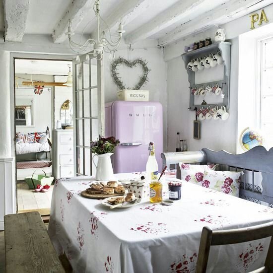 Фотография: Кухня и столовая в стиле Прованс и Кантри, Декор интерьера, Зеленый, Бежевый, Серый, Розовый, Голубой – фото на INMYROOM