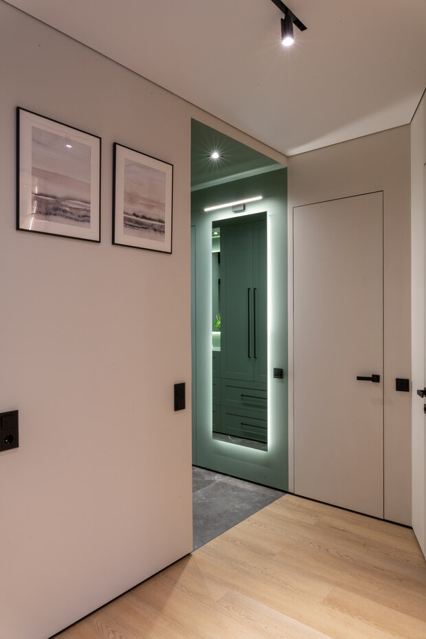 Фотография: Прихожая в стиле Современный, Малогабаритная квартира, Квартира, Проект дня, 1 комната, Монолитно-кирпичный, Юлия Волкова – фото на INMYROOM