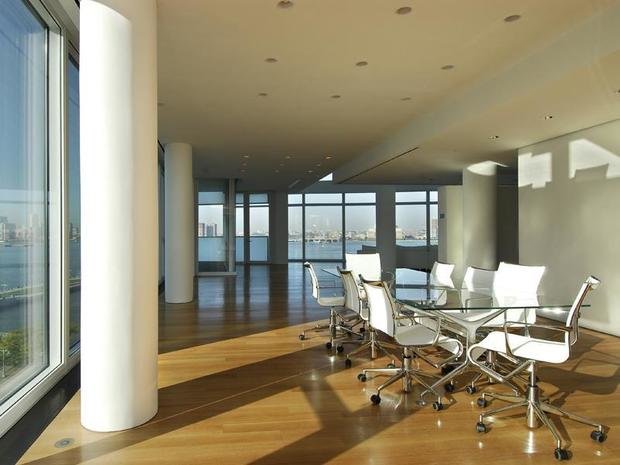 Фотография: Офис в стиле Скандинавский, Современный, Дом, Цвет в интерьере, Дома и квартиры, Интерьеры звезд, Белый – фото на INMYROOM