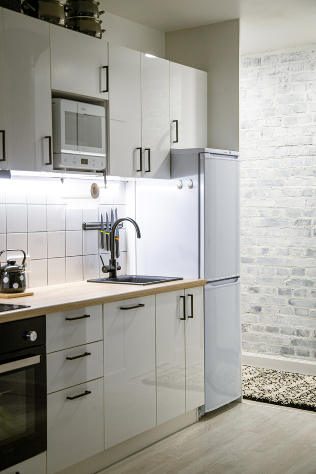 Фотография: Кухня и столовая в стиле Скандинавский, Современный, Минимализм, Винтажный, Советы, кухня в хрущевке, Хрущевка, удобная кухня, интерьер хрущевке – фото на INMYROOM