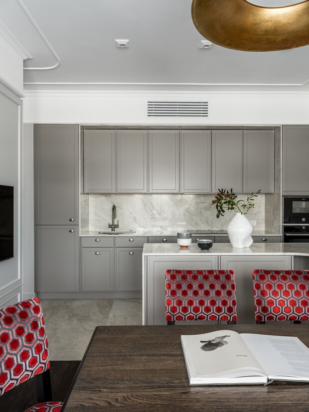 Фотография: Кухня и столовая в стиле Классический, Современный, Эклектика, Квартира, Проект дня, Москва, 4 и больше, Более 90 метров, Татьяна Казанцева – фото на INMYROOM