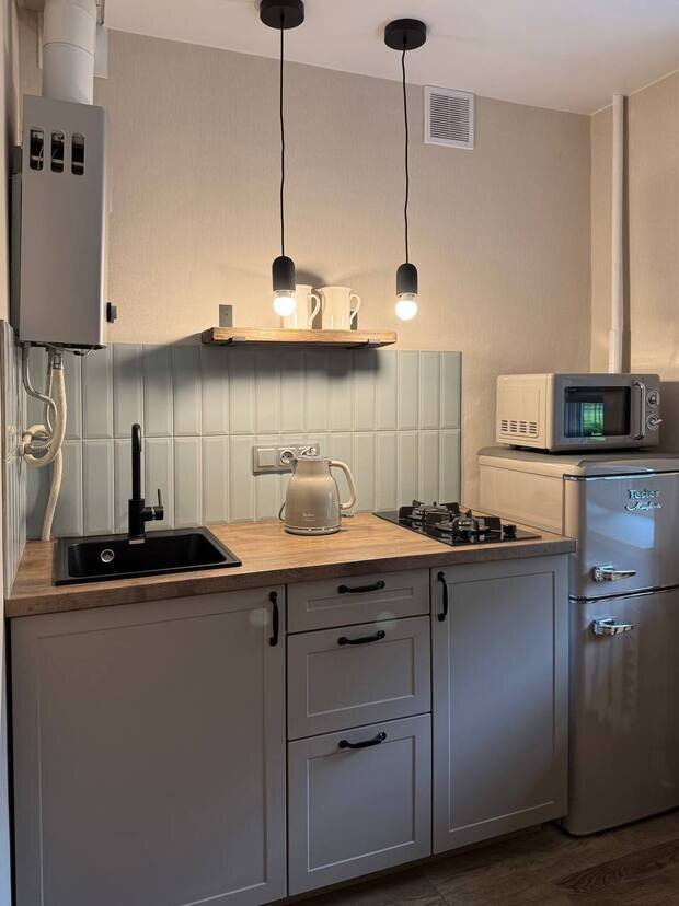 Фотография: Кухня и столовая в стиле Скандинавский, Современный, Квартира, Проект дня, Санкт-Петербург, Хрущевка, 2 комнаты, 40-60 метров, Анна Карачева – фото на INMYROOM