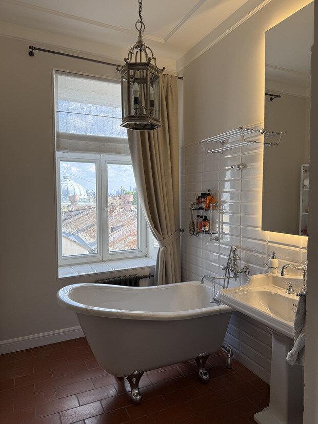 Фотография: Ванная в стиле Современный, Эклектика, Винтажный, Квартира, Проект дня, Москва, Кирпичный дом, 3 комнаты, 60-90 метров, Сабина Неровня, современный с элементами классики и лофта – фото на INMYROOM