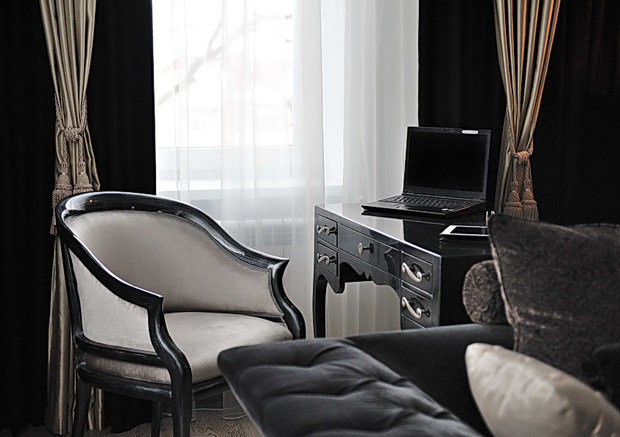 Фотография: Офис в стиле Современный, Эклектика, Классический, Квартира, Цвет в интерьере, Дома и квартиры, Белый, Ар-деко – фото на INMYROOM