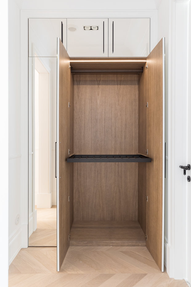 Фотография: Прихожая в стиле Современный, Классический, Квартира, Проект недели, Москва, 3 комнаты, Более 90 метров, ai-architects X БЮРО, Людмила Иванова – фото на INMYROOM