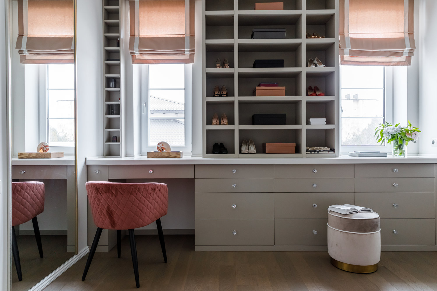 Фотография: Гардеробная в стиле Современный, Дом, Проект недели, Дом и дача, 4 и больше, Более 90 метров, Анна Акопян, Анапа – фото на INMYROOM Фотография: Гардеробная в стиле Современный, Дом, Проект недели, Дом и дача, 4 и больше, Более 90 метров, Анна Акопян, Анапа – фото на INMYROOM