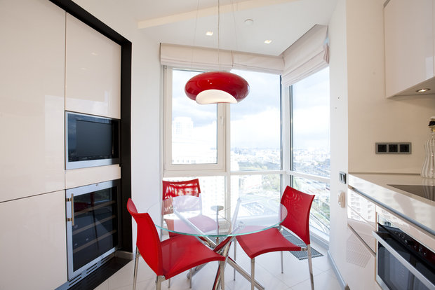 Фотография: Кухня и столовая в стиле Хай-тек, Квартира, Дома и квартиры, Минимализм – фото на INMYROOM