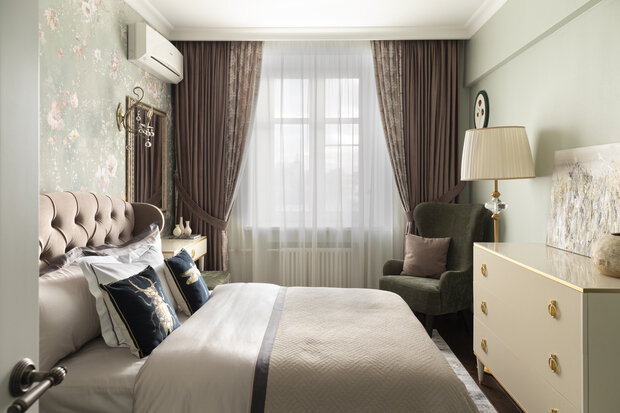 Фотография: Спальня в стиле Классический, Современный, Квартира, Проект дня, Москва, Сталинка, 2 комнаты, 60-90 метров, Сокольники – фото на INMYROOM