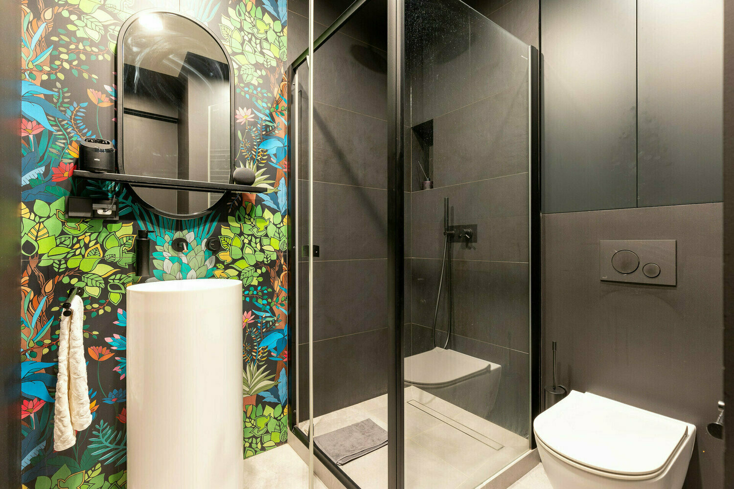 Фотография: в стиле , Ванная, Советы, интерьер ванной, дизайн ванной комнаты, ванная в современном стиле, маленькая ванная, маленькая ванна, как оформить маленькую ванную, интерьер маленькой ванной, как сделать ванную комфортной, удобная ванная, как сделать ванную уютнее, интерьер ванной комнаты, обустроить ванную комнату, идеи для ванной комнаты, ремонты ванной комнаты, маленькая ванная комната, уютная ванная – фото на INMYROOM