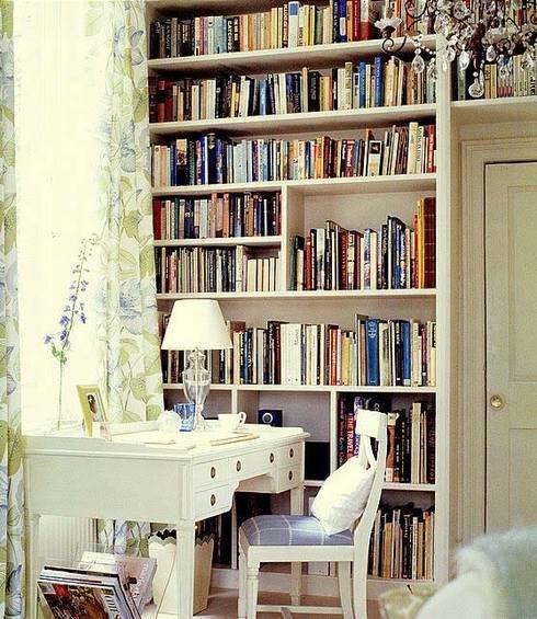 Фотография: Кабинет в стиле Прованс и Кантри, Декор интерьера, Декор дома, Полки, Библиотека – фото на INMYROOM