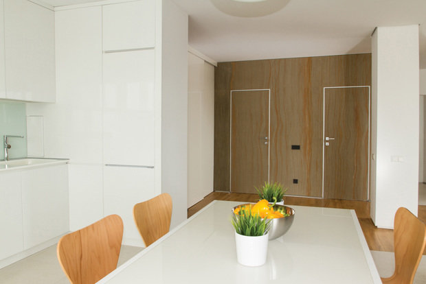 Фотография: Кухня и столовая в стиле Современный, Квартира, Цвет в интерьере, Дома и квартиры, Белый, Минимализм, Проект недели – фото на INMYROOM