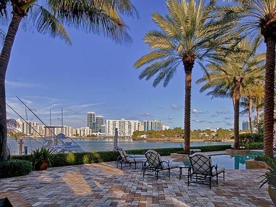 Фотография: Терраса в стиле Восточный, Дом, Дома и квартиры, Интерьеры звезд, Бассейн, Средиземноморский – фото на INMYROOM