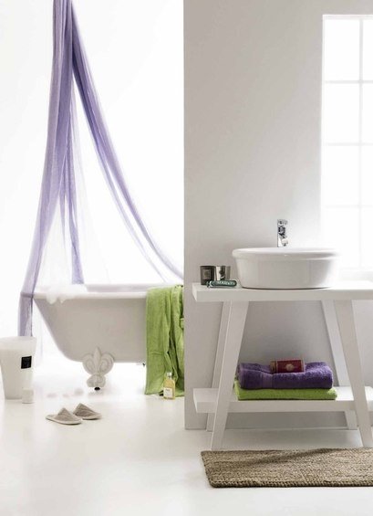 Фотография: Ванная в стиле Минимализм, Лофт, Индустрия, Люди, Греция – фото на INMYROOM Фотография: Ванная в стиле Минимализм, Лофт, Индустрия, Люди, Греция – фото на INMYROOM