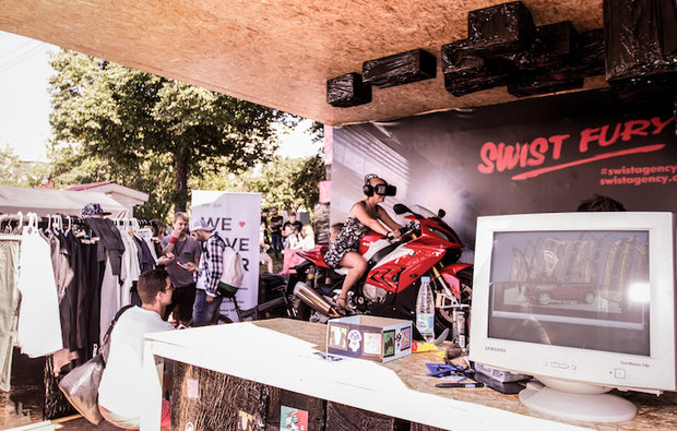 Фото из портфолио Стенд агентства на фестивале Faces&Laces 2015 – фотографии дизайна интерьеров на INMYROOM