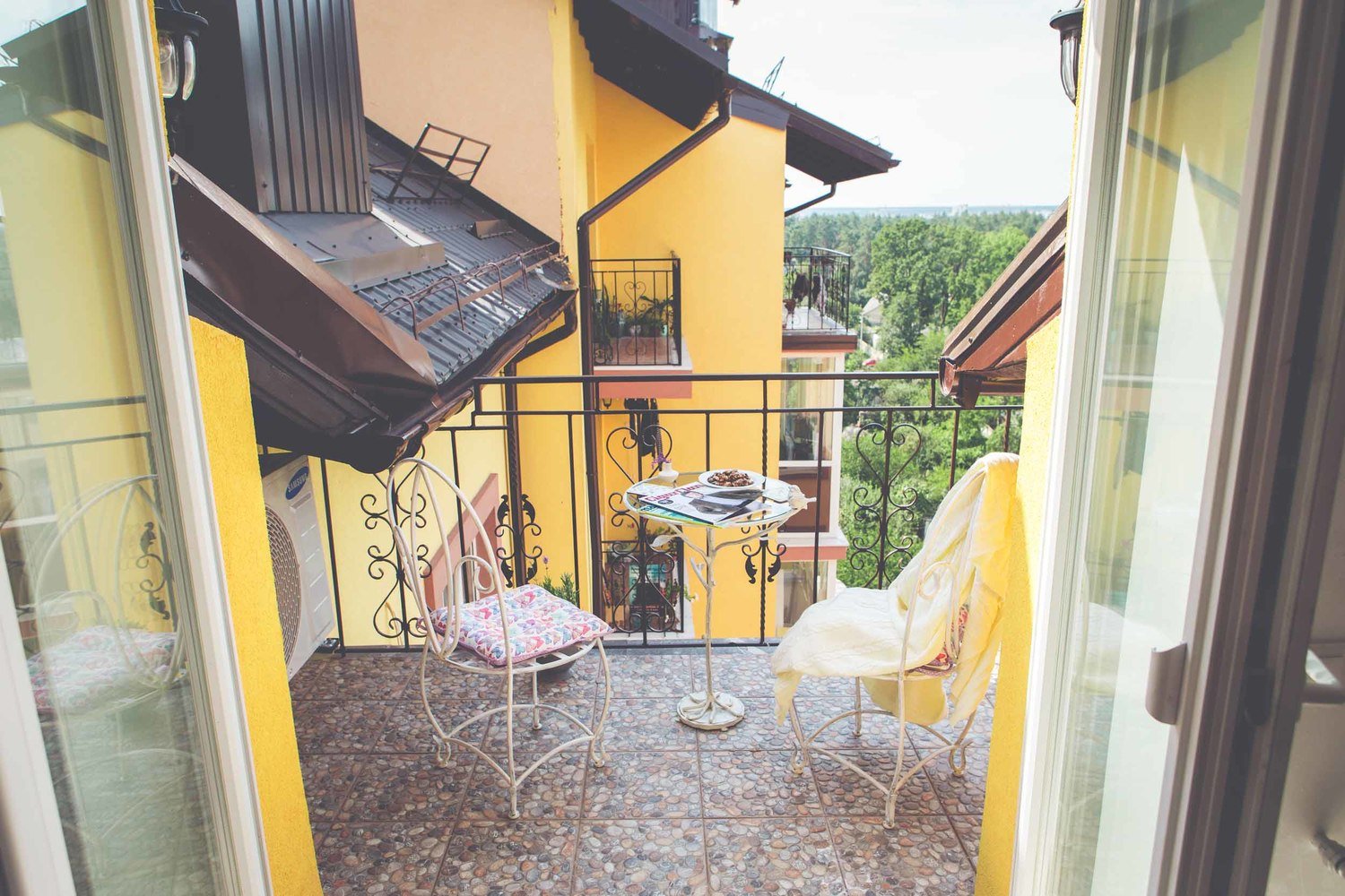 Фотография: Балкон в стиле Прованс и Кантри, Классический, Эклектика, Квартира, Украина, Планировки, Декор, Мебель и свет, Белый, Проект недели, Бежевый, Серый, Розовый, Голубой, Бирюзовый, Коричневый, Киев, ИКЕА, перепланировка однокомнатной квартиры, Sadolin, Butlers, Befag, N&B light, AGT, Wannabe Decor, Tektura Ornamentals, Sandudd white secrets, Art De Vivre, Ирина Мануковская, Art De Vivre, Smart Design Studio, квартира в мансарде – фото на INMYROOM Фотография: Балкон в стиле Прованс и Кантри, Классический, Эклектика, Квартира, Украина, Планировки, Декор, Мебель и свет, Белый, Проект недели, Бежевый, Серый, Розовый, Голубой, Бирюзовый, Коричневый, Киев, ИКЕА, перепланировка однокомнатной квартиры, Sadolin, Butlers, Befag, N&B light, AGT, Wannabe Decor, Tektura Ornamentals, Sandudd white secrets, Art De Vivre, Ирина Мануковская, Art De Vivre, Smart Design Studio, квартира в мансарде – фото на INMYROOM