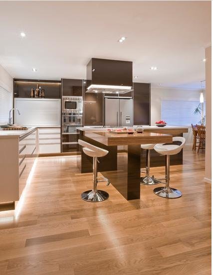 Фотография: Кухня и столовая в стиле Современный, Хай-тек, Квартира, Мебель и свет, Советы – фото на INMYROOM