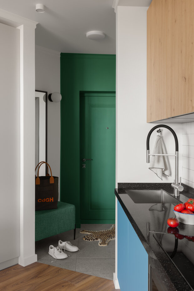 Коврик в прихожей куплен дизайнером на ярмарке в Милане специально для этого проекта. 