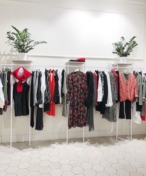 Фото из портфолио MYSEASONS - Сеть магазинов женской одежды – фотографии дизайна интерьеров на INMYROOM