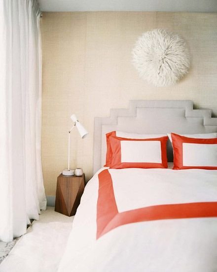 Фотография: Спальня в стиле Минимализм, Декор интерьера, Квартира, Аксессуары, Советы, чем украсить пустую стену, идеи декора пустой стены – фото на INMYROOM