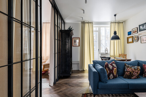 Фотография: Гостиная в стиле Современный, Эклектика, Винтажный, Скандинавский, Квартира, Проект дня, Москва, 3 комнаты, 40-60 метров, Индивидуальный проект, Александра Ознобищева – фото на INMYROOM