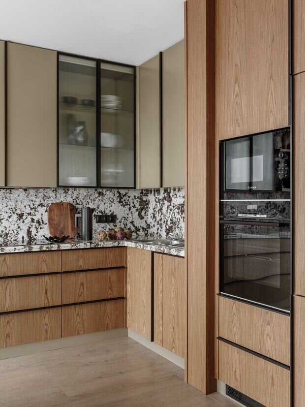Интерьер кухни в стиле минимализм с элементами джапанди