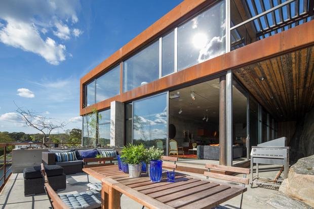 Фото из портфолио Уникально оформленная квартира с потрясающим видом на море – фотографии дизайна интерьеров на INMYROOM