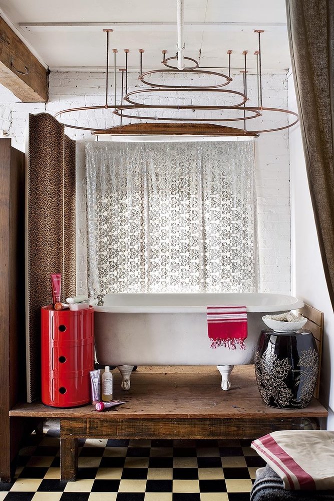 Фотография: Ванная в стиле Лофт, Эклектика, Декор интерьера, Квартира, Аксессуары, Мебель и свет – фото на INMYROOM Фотография: Ванная в стиле Лофт, Эклектика, Декор интерьера, Квартира, Аксессуары, Мебель и свет – фото на INMYROOM