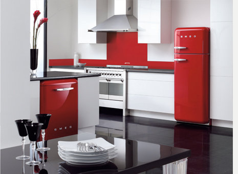 Фотография: Кухня и столовая в стиле Современный, Хай-тек, Интерьер комнат, SMEG, Холодильник – фото на INMYROOM