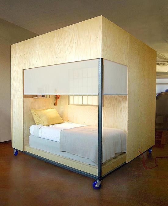 Фотография: Спальня в стиле Минимализм, Классический, Современный, Эклектика, Декор интерьера, Малогабаритная квартира, Интерьер комнат, Мебель и свет, Прочее, Советы, Системы хранения, интерьер спальни, идеи для спальни, кровать в спальне, декор спальни, спальня в стиле лофт – фото на INMYROOM