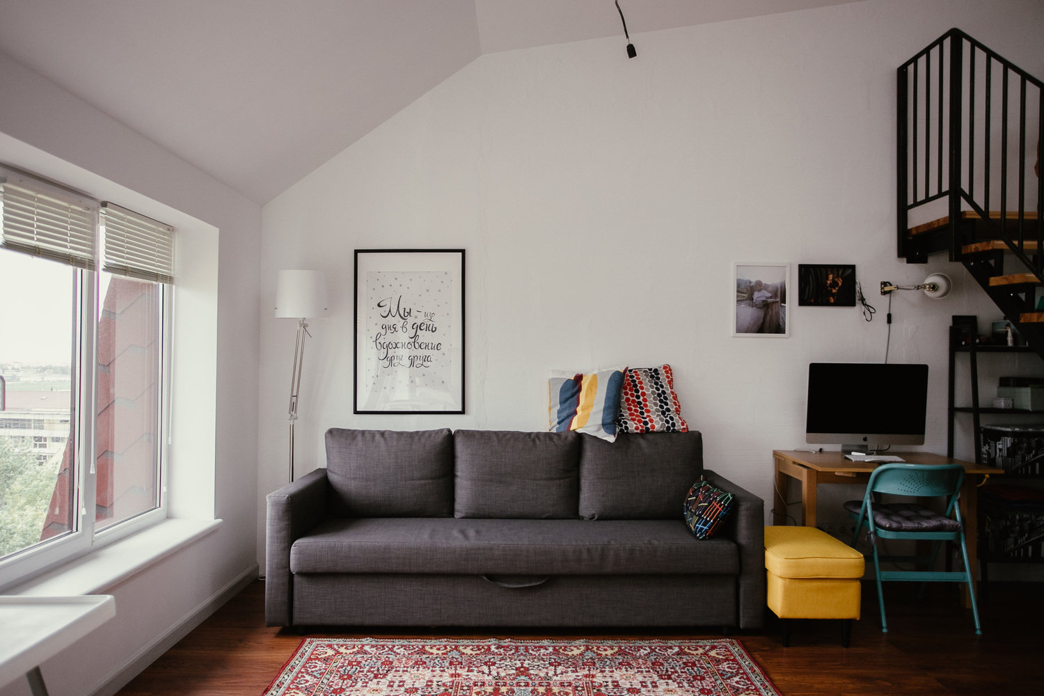 Фотография: Гостиная в стиле Скандинавский, Квартира, Студия, Проект дня, Мансарда, Сочи, Кирпичный дом, Мария Панченко, 40-60 метров – фото на INMYROOM Фотография: Гостиная в стиле Скандинавский, Квартира, Студия, Проект дня, Мансарда, Сочи, Кирпичный дом, Мария Панченко, 40-60 метров – фото на INMYROOM