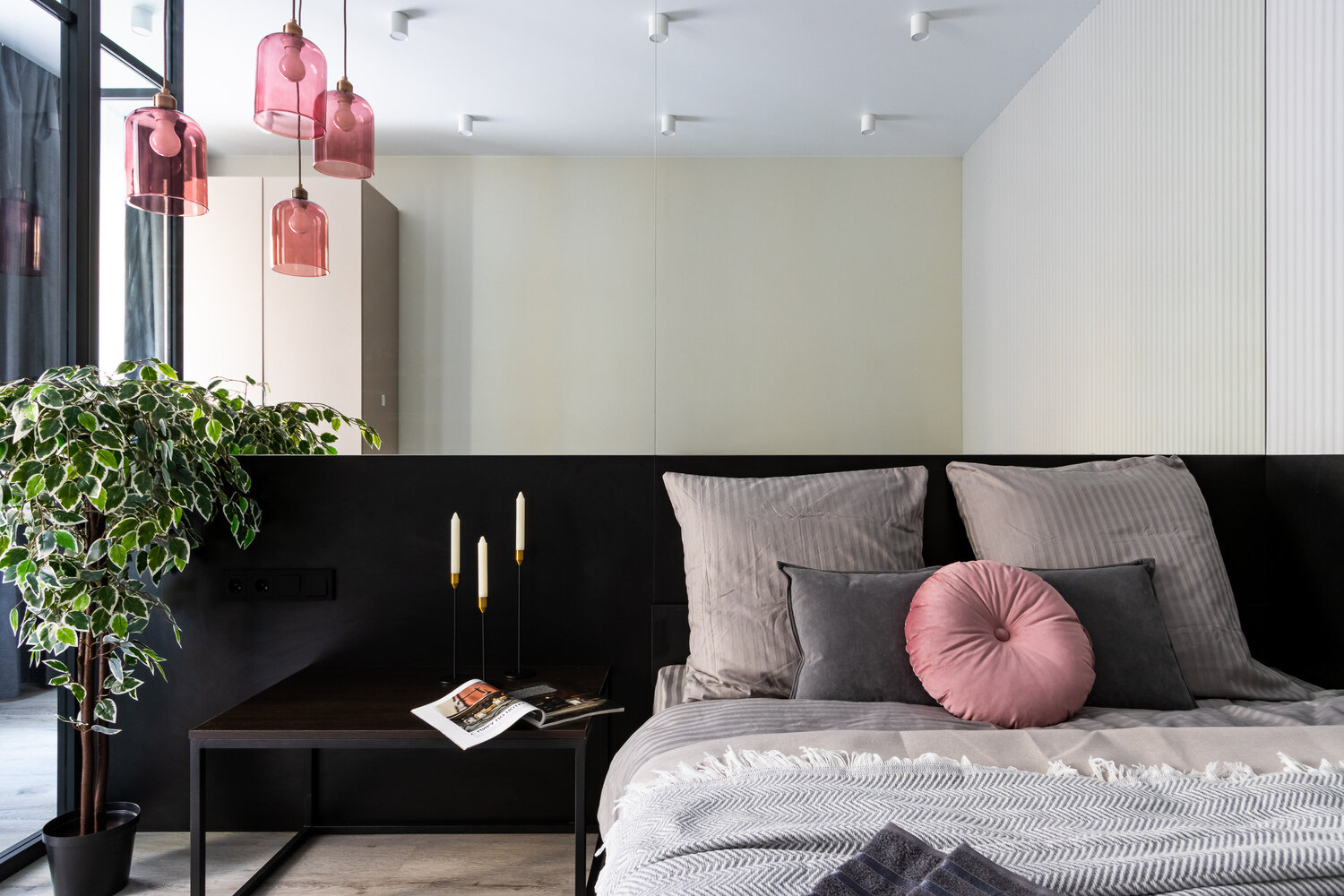 Фотография: Спальня в стиле Современный, Минимализм, Малогабаритная квартира, Квартира, Проект дня, Санкт-Петербург, Кирпичный дом, 2 комнаты, до 40 метров, Zoom Room – фото на INMYROOM Фотография: Спальня в стиле Современный, Минимализм, Малогабаритная квартира, Квартира, Проект дня, Санкт-Петербург, Кирпичный дом, 2 комнаты, до 40 метров, Zoom Room – фото на INMYROOM