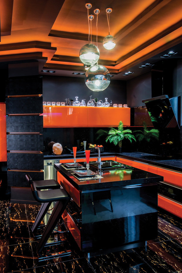 Фотография: Кухня и столовая в стиле Хай-тек, Квартира, Дома и квартиры, Интерьеры звезд, Проект недели, Москва – фото на INMYROOM