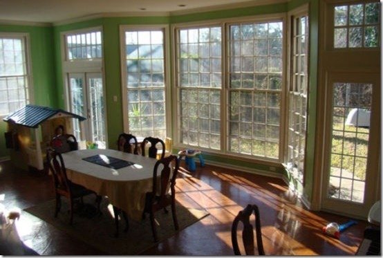 Фотография: Кухня и столовая в стиле Прованс и Кантри, Декор интерьера, Интерьер комнат, Переделка, Большие окна, Обеденная зона – фото на INMYROOM