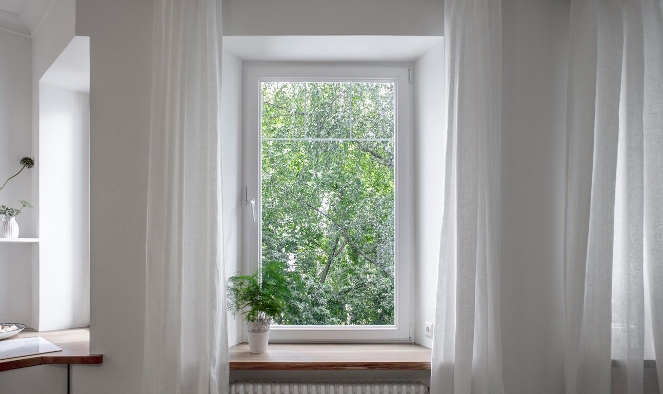 Все подоконники сделали из дуба.