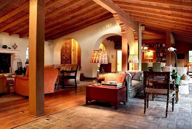 Фотография: Гостиная в стиле Прованс и Кантри, Современный, Дома и квартиры, Интерьеры звезд – фото на INMYROOM Фотография: Гостиная в стиле Прованс и Кантри, Современный, Дома и квартиры, Интерьеры звезд – фото на INMYROOM