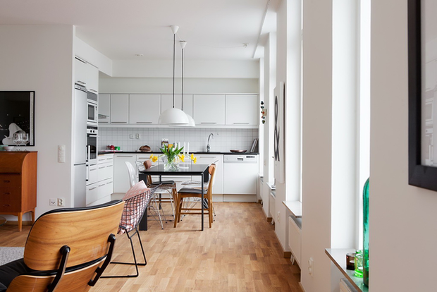 Фотография: Кухня и столовая в стиле Скандинавский, Малогабаритная квартира, Квартира, Австралия, Цвет в интерьере, Дома и квартиры, Белый, Ретро – фото на INMYROOM