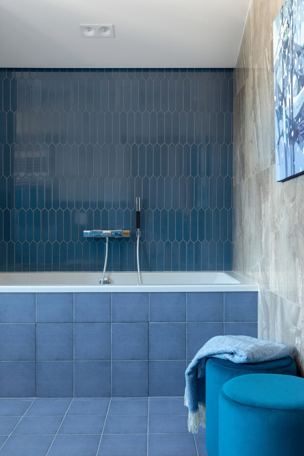 Фотография: Ванная в стиле Современный, Дом, Проект дня, Дом и дача, Ленинградская область, 4 и больше, Более 90 метров, Светлана Куксова, минимализм с элементами современного дизайна – фото на INMYROOM