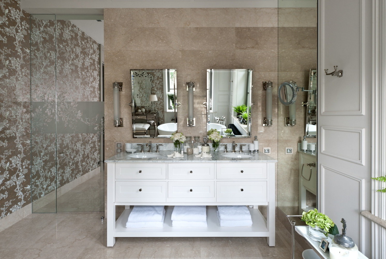 Фотография: Ванная в стиле Современный, Эклектика, Дом, Интерьер комнат, Проект недели – фото на INMYROOM Фотография: Ванная в стиле Современный, Эклектика, Дом, Интерьер комнат, Проект недели – фото на INMYROOM