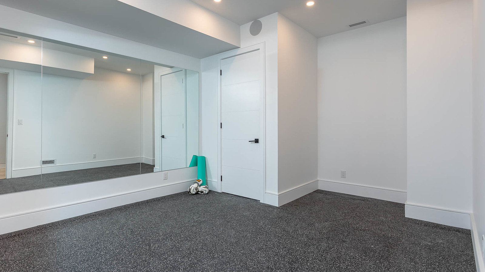 Фото из портфолио Проект 2215 Дом в г. Геленджик – фотографии дизайна интерьеров на INMYROOM Фото из портфолио Проект 2215 Дом в г. Геленджик – фотографии дизайна интерьеров на INMYROOM