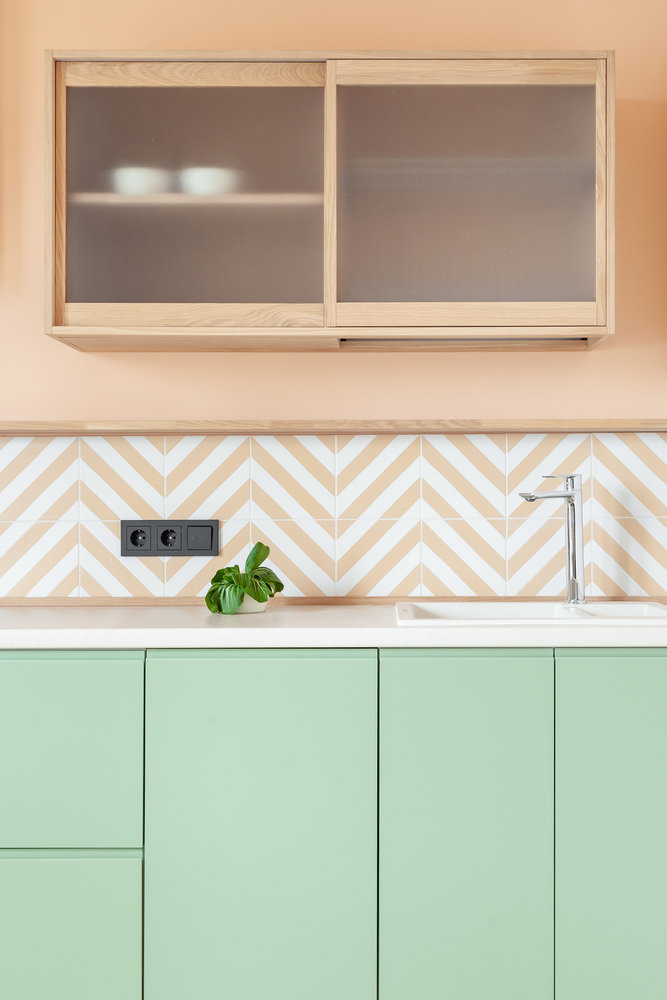 Фотография: Кухня и столовая в стиле Современный, Квартира, Проект недели, Москва, 2 комнаты, 40-60 метров, КубКвадрат – фото на INMYROOM Фотография: Кухня и столовая в стиле Современный, Квартира, Проект недели, Москва, 2 комнаты, 40-60 метров, КубКвадрат – фото на INMYROOM