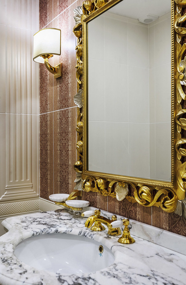 Фотография: Ванная в стиле Классический, Дом, Проект недели, Дом и дача, Московская область, Сергей Красюк, мансарда в загородном доме, Елена Лапшина, Berloga, комната для подростка, детская для девочки – фото на INMYROOM