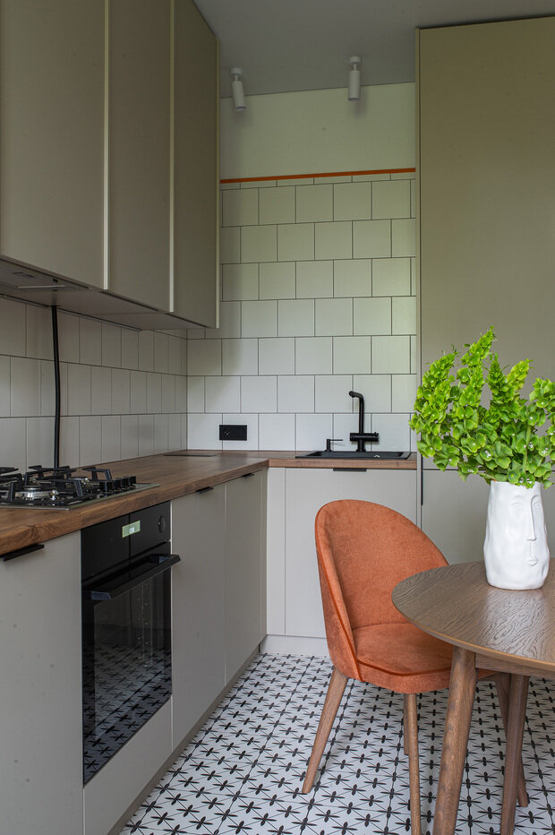 Фотография: Кухня и столовая в стиле Скандинавский, Современный, Квартира, Переделка, Беларусь, Минск, Сталинка, Кирпичный дом, 2 комнаты, 40-60 метров, Татьяна Мятникова, Диана Джагаева – фото на INMYROOM