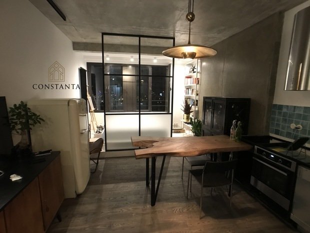 Фото из портфолио Лофт пергородки в студии 36м2 – фотографии дизайна интерьеров на INMYROOM